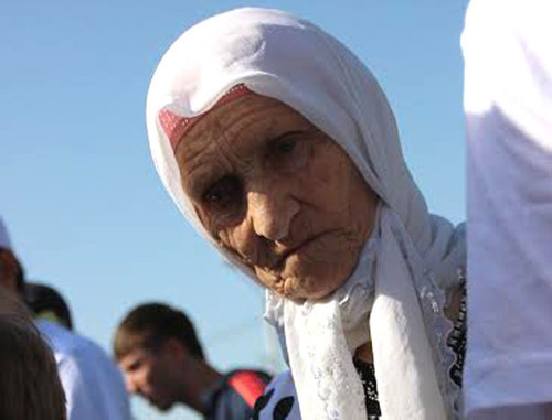 72-летняя бегунья, принявшая участие в марафоне "От сердца к сердцу". Чечня, 16 мая 2014 г. Фото Магомеда Магомедова для "Кавказского узла" 72-летняя бегунья, принявшая участие в марафоне "От сердца к сердцу". Чечня, 16 мая 2014 г. Фото Магомеда Магомедова для "Кавказского узла"