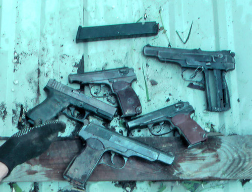Оружие, найденное во время спецоперации в селении Сагопши. Ингушетия, 24 мая 2014 г. Фото пресс службы ФСБ РФ по РИ