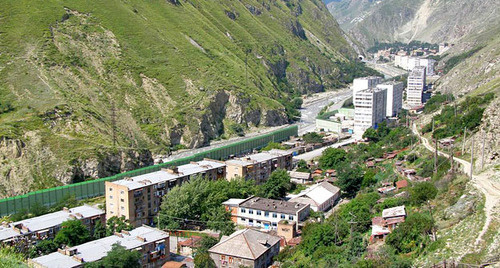 Поселок Мизур в Алагирском районе Северной Осетии. Фото: T.Btemyraty http://ru.wikipedia.org/
