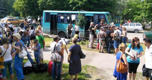Беженцы с Украины, прибывшие в Кабардино-Балкарию. Июнь 2014 г. Фото http://president-kbr.ru/ Беженцы с Украины, прибывшие в Кабардино-Балкарию. Июнь 2014 г. Фото http://president-kbr.ru/
