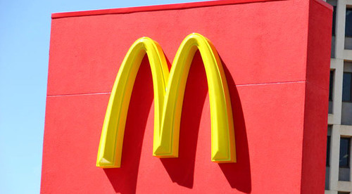 Вывеска McDonalds. Фото http://www.2do2go.ru/msk/places/26421/mcdonalds-na-dmitrovskom-shosse Вывеска McDonalds. Фото http://www.2do2go.ru/msk/places/26421/mcdonalds-na-dmitrovskom-shosse