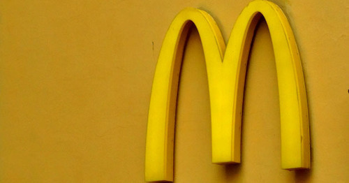 Логотип ресторана McDonald's. Фото Нины Тумановой для "Кавказского узла" Логотип ресторана McDonald's. Фото Нины Тумановой для "Кавказского узла"