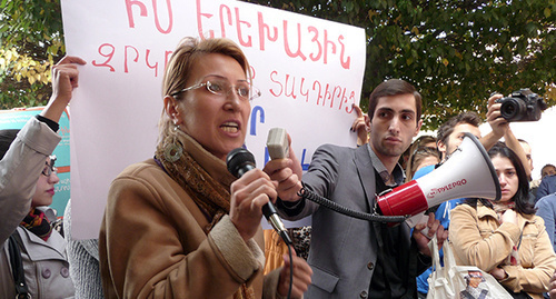 Участница акции Мане Тангелян. Фото Армине Мартиросян для "Кавказского узла" Участница акции Мане Тангелян. Фото Армине Мартиросян для "Кавказского узла"