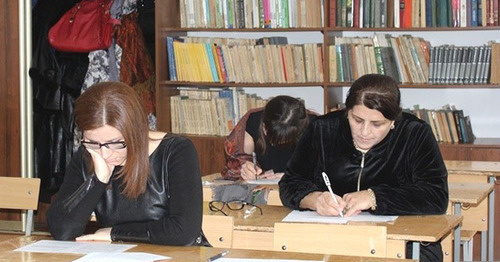 Сдача ЕГЭ учителями. Дагестан, 26 октября 2014 г. Фото: Сабина Дибирова http://www.riadagestan.ru/ Сдача ЕГЭ учителями. Дагестан, 26 октября 2014 г. Фото: Сабина Дибирова http://www.riadagestan.ru/