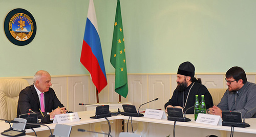 Встреча Главы Республики Аслана Тхакушинова с Управляющим Майкопской и Адыгейской епархией Преосвященным епископом Тихоном. Фото: http://adygeya-orthodoxia.ru/assets/images/Articles/-2014-/11/07/01/photo00.jpg Встреча Главы Республики Аслана Тхакушинова с Управляющим Майкопской и Адыгейской епархией Преосвященным епископом Тихоном. Фото: http://adygeya-orthodoxia.ru/assets/images/Articles/-2014-/11/07/01/photo00.jpg