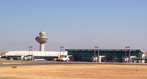 Международный аэропорт Звартноц, Ереван. Фото: Bouar, https://ru.wikipedia.org/wiki/%C7%E2%E0%F0%F2%ED%EE%F6_%28%E0%FD%F0%EE%EF%EE%F0%F2%29 Международный аэропорт Звартноц, Ереван. Фото: Bouar, https://ru.wikipedia.org/wiki/%C7%E2%E0%F0%F2%ED%EE%F6_%28%E0%FD%F0%EE%EF%EE%F0%F2%29