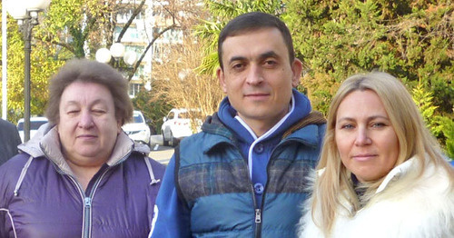 Лидер религиозной группы "Сообщество христиан" Алексей Колясников (в центре). Фото Светланы Кравченко для "Кавказского узла" Лидер религиозной группы "Сообщество христиан" Алексей Колясников (в центре). Фото Светланы Кравченко для "Кавказского узла"