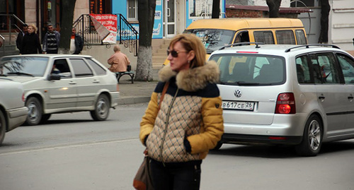 На улице Владикавказа. Фото Ахмеда Альдебирова для "Кавказского узла" На улице Владикавказа. Фото Ахмеда Альдебирова для "Кавказского узла"
