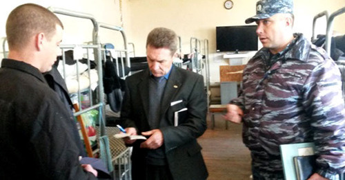 Председатель ОНК Николай Борисенко в СИЗО. Фото: УФСИН России по Ставропольскому краю http://www.26.fsin.su/ Председатель ОНК Николай Борисенко в СИЗО. Фото: УФСИН России по Ставропольскому краю http://www.26.fsin.su/