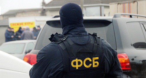 Сотрудник ФСБ России. Фото: http://nac.gov.ru/nakmessage/2014/12/19/v-baksanskom-raione-kabardino-balkarii-neitralizovany-troe-boevikov-v-tom-chis.html Сотрудник ФСБ России. Фото: http://nac.gov.ru/nakmessage/2014/12/19/v-baksanskom-raione-kabardino-balkarii-neitralizovany-troe-boevikov-v-tom-chis.html