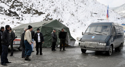 Пункт обогрева у поселка ЧМИ на Военно-Грузинской дороге. Фото: http://www.15.mchs.gov.ru Пункт обогрева у поселка ЧМИ на Военно-Грузинской дороге. Фото: http://www.15.mchs.gov.ru