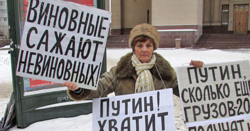 Галина Тихенко во время антивоенного пикета. Волгоград, 31 января 2015 г. Фото Вячеслава Ященко для "Кавказского узла" Галина Тихенко во время антивоенного пикета. Волгоград, 31 января 2015 г. Фото Вячеслава Ященко для "Кавказского узла"