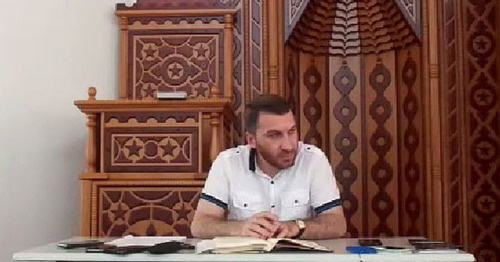 Анзор Шхануков. Фото: Стоп-кадр видео "Анзор Шхануков - урок в центральной мечети (29.05.2014)" http://www.youtube.com/watch?v=OCVE775Isrg Анзор Шхануков. Фото: Стоп-кадр видео "Анзор Шхануков - урок в центральной мечети (29.05.2014)" http://www.youtube.com/watch?v=OCVE775Isrg