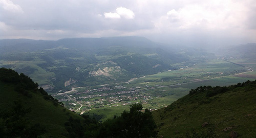 Вид на село Зюково, КБР. Фото: KBR-chik, https://ru.wikipedia.org/wiki/%C7%E0%FE%EA%EE%E2%EE#mediaviewer/File:%D0%97%D0%B0%D1%8E%D0%BA%D0%BE%D0%B2%D0%BE.jpg Вид на село Зюково, КБР. Фото: KBR-chik, https://ru.wikipedia.org/wiki/%C7%E0%FE%EA%EE%E2%EE#mediaviewer/File:%D0%97%D0%B0%D1%8E%D0%BA%D0%BE%D0%B2%D0%BE.jpg