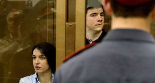 Никита Тихонов (справа) и Евгения Хасис (слева) в зале суда. Фото: http://www.echomsk.spb.ru/projects/goryachaya-tema/pravyy-sektor-rossii.html?print=Y