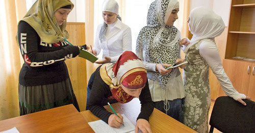 Девушки в хиджабах. Фото: ГIАЛГIАЙЧЕ Новости Факты Аналитика http://galgayche.org/?p=3541 Девушки в хиджабах. Фото: ГIАЛГIАЙЧЕ Новости Факты Аналитика http://galgayche.org/?p=3541