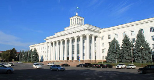 Здание правительства Кабардино-Балкарской республики. Фото: Megapups http://wikimapia.org/ Здание правительства Кабардино-Балкарской республики. Фото: Megapups http://wikimapia.org/