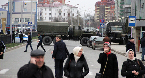 Военная техника на улицах Грозного. Фото Ахмеда Альдебирова для "Кавказского узла" Военная техника на улицах Грозного. Фото Ахмеда Альдебирова для "Кавказского узла"