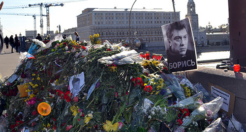 Место гибели Б. Немцова через 15 дней после трагического события. Фото Светланы Кравченко для "Кавкасзкого узла". Место гибели Б. Немцова через 15 дней после трагического события. Фото Светланы Кравченко для "Кавкасзкого узла".