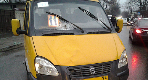 Маршрутное такси. Фото: http://e-kbr.ru/news/vse-novosti.php?bitrix_include_areas=Y&login=yes&PAGEN_1=209 Маршрутное такси. Фото: http://e-kbr.ru/news/vse-novosti.php?bitrix_include_areas=Y&login=yes&PAGEN_1=209