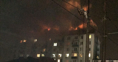 Пожар в многоквартирном доме в Махачкале. 30 марта 2015 г. Фото Патимат Махмудовой для "Кавказского узла" Пожар в многоквартирном доме в Махачкале. 30 марта 2015 г. Фото Патимат Махмудовой для "Кавказского узла"