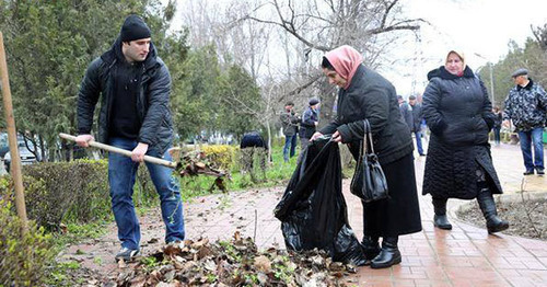 Общегородской субботник в Махачкале. 28 марта 2015 г. Фото: администрация города Махачкалы Общегородской субботник в Махачкале. 28 марта 2015 г. Фото: администрация города Махачкалы