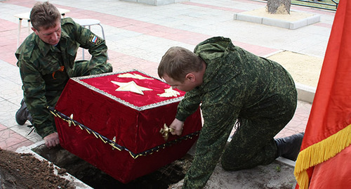 Перезахоронение останков участников 115-ой Кавдивизии в пос. Большая Мартыновка Ростовской области. Фото Р.Гуртуева Перезахоронение останков участников 115-ой Кавдивизии в пос. Большая Мартыновка Ростовской области. Фото Р.Гуртуева