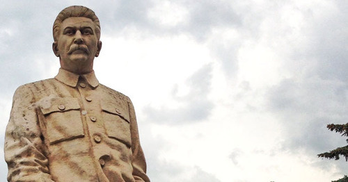 Памятник Сталину возле дома-музея в Гори. Грузия. Фото Ахмеда Альдебирова для "Кавказского узла" Памятник Сталину возле дома-музея в Гори. Грузия. Фото Ахмеда Альдебирова для "Кавказского узла"