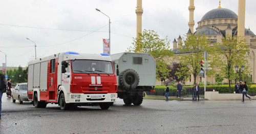 Машина пожарной службы в центре Грозного. Фото Магомеда Магомедова для "Кавказского узла" Машина пожарной службы в центре Грозного. Фото Магомеда Магомедова для "Кавказского узла"