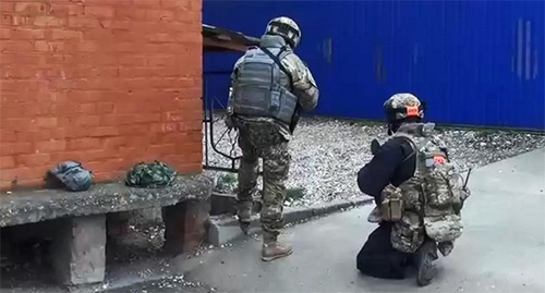 Спецоперация в Хасавьюрте. Фото: http://nac.gov.ru/nakmessage/2015/04/02/v-khasavyurte-neitralizovan-glavar-kizlyarskoi-bandgruppy.html Спецоперация в Хасавьюрте. Фото: http://nac.gov.ru/nakmessage/2015/04/02/v-khasavyurte-neitralizovan-glavar-kizlyarskoi-bandgruppy.html