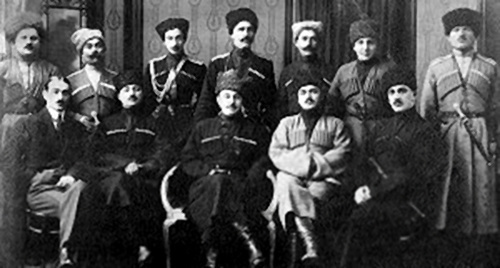 фото из архива - "Лидеры Горской республики". Фото: http://www.sknews.ru/rubriki/society/68880-v-chechnu-privezli-unikalnyje-dokumenty-iz-francii.html фото из архива - "Лидеры Горской республики". Фото: http://www.sknews.ru/rubriki/society/68880-v-chechnu-privezli-unikalnyje-dokumenty-iz-francii.html