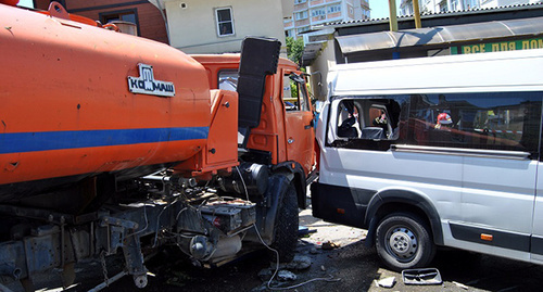 На месте аварии. Фото:  http://www.blogsochi.ru/category/tegi/dtp-1