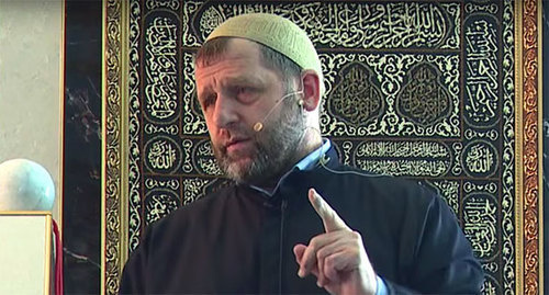 Хамзат Чумаков. Фото: стоп-кадр видео Проповеди
Хамзат Чумаков (Хутба, 31июля 2015 г), http://ingislam.ru/video/homilies/homily_442.html Хамзат Чумаков. Фото: стоп-кадр видео Проповеди
Хамзат Чумаков (Хутба, 31июля 2015 г), http://ingislam.ru/video/homilies/homily_442.html