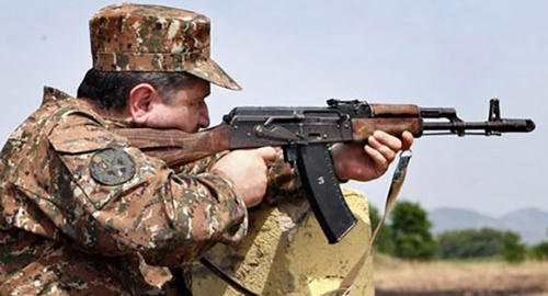 Военнослужащий на передовой позиции. Фото: http://haqqin.az/oldage/16879 Военнослужащий на передовой позиции. Фото: http://haqqin.az/oldage/16879