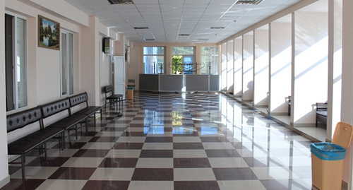 Коридор  клинической больницы Кабардино-Балкарии. Фото: http://www.rkbkbr.ru/o-bolnitse/gallery/2014-08-03-11-32-27