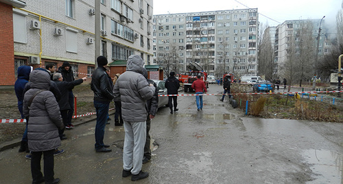 Очевидцы пожара в Волгограде. Фото Татьяны Филимоновой для "Кавказского узла" Очевидцы пожара в Волгограде. Фото Татьяны Филимоновой для "Кавказского узла"