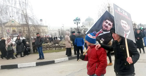 Участники митинга в Грозном. 22 января 2016 г. Фото Николая Петрова для "Кавказского узла" Участники митинга в Грозном. 22 января 2016 г. Фото Николая Петрова для "Кавказского узла"