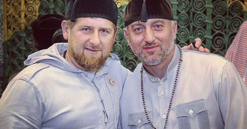 Адам  Делимханов (справа) и Рамзан Кадыров. Фото http://www.grozny-inform.ru/news/society/64622/