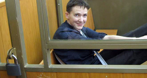 Надежда Савченко в Донецком городском суде во время перерыва, 22 марта 2016 года. Фото Константина Волгина для "Кавказского узла" Надежда Савченко в Донецком городском суде во время перерыва, 22 марта 2016 года. Фото Константина Волгина для "Кавказского узла"