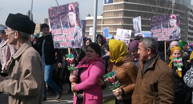 Митинг, посвященный годовщине принятия Конституции Чечни. Грозный, 23 марта 2016 г. Фото Магомеда Магомедова для "Кавказского узла" 