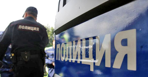 Полицейская машина. Фото http://www.riakchr.ru/policziya-ishhet-ochevidczev-napadeniya-terroristov-na-otdel-policzii/