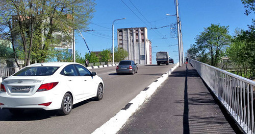 Мост на улице Мальбахова в Нальчике. Фото http://www.vestikavkaza.ru/news/Vlasti-Kabardino-Balkarii-zanyalis-avariynym-mostom-v-Nalchike.html