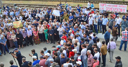 Митинг в Махачкалинском морском торговом порту. 30 мая 2016 г. Фото: пресс-служба ММТП

