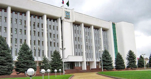 Здание парламента Адыгеи. Фото http://www.natpress.net/index.php?newsid=13796