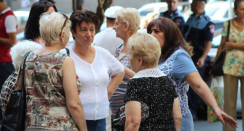 Экс-сотрудники "Наирита" перед правительственным зданием. Ереван, 15 сентября 2016 г. Фото Тиграна Петросяна для "Кавказского узла"