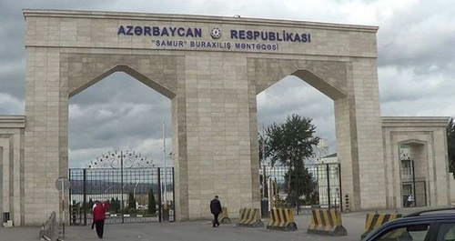 Граница Азербайджана и России. http://moscow-baku.ru/news/society/tamozhnya_azerbaydzhana_na_granitse_s_rossiey_perekhodit_na_usilennyy_rezhim_raboty/