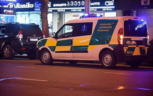 Машина скорой помощи. Фото © Sputnik / Alexander Imedashvili
http://sputnik-georgia.ru/incidents/20170112/234510989/Zjatja-prezidenta-Gruzii-ranili-v-centre-Tbilisi.html