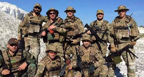 Георгий Церцвадзе — справа, с лентой в цветах украинского флага Фото: Facebook/David Sakvarelidze. 
https://www.newsgeorgia.ge/49560-2/#t20c