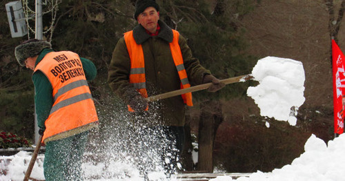 Уборка снега. Волгоград. Фото Вячеслава Ященко для "Кавказского узла"