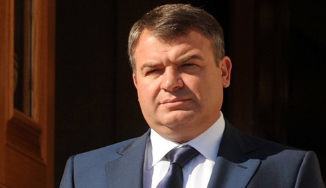 Бывший министр обороны РФ, индустриальный директор авиационного комплекса "Ростеха" Анатолий Сердюков  Фото http://svcomercio.info/107501-pravitelstvo-vydvinulo-anatoliya-serdyukova-v-sovet-direktorov-oak.html